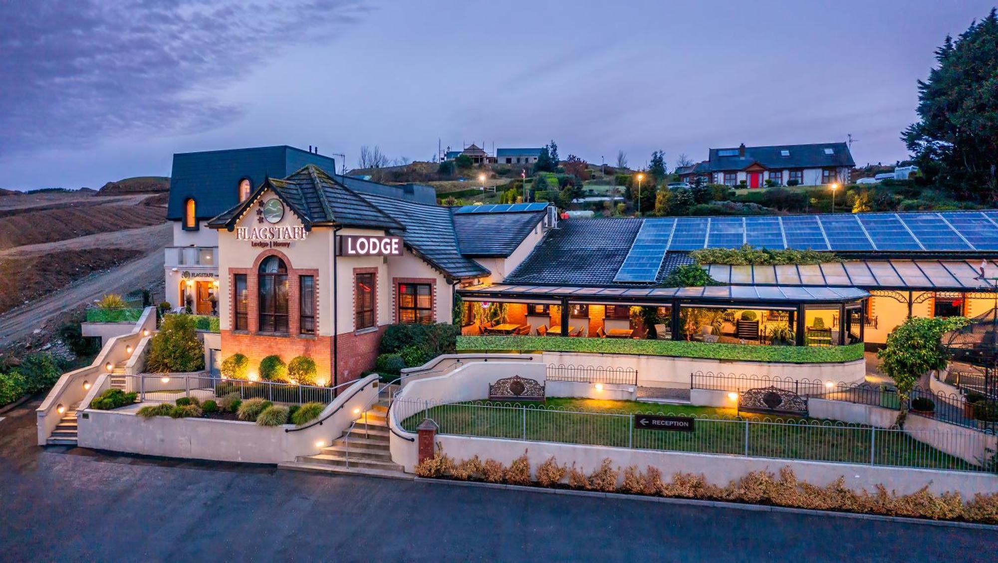 Flagstaff Lodge Ньюри Экстерьер фото